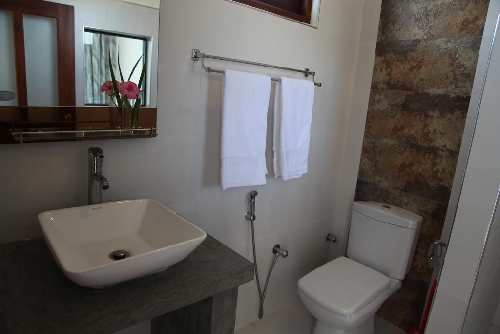Aqua Marine Beach Resort Pasikuda Δωμάτιο φωτογραφία